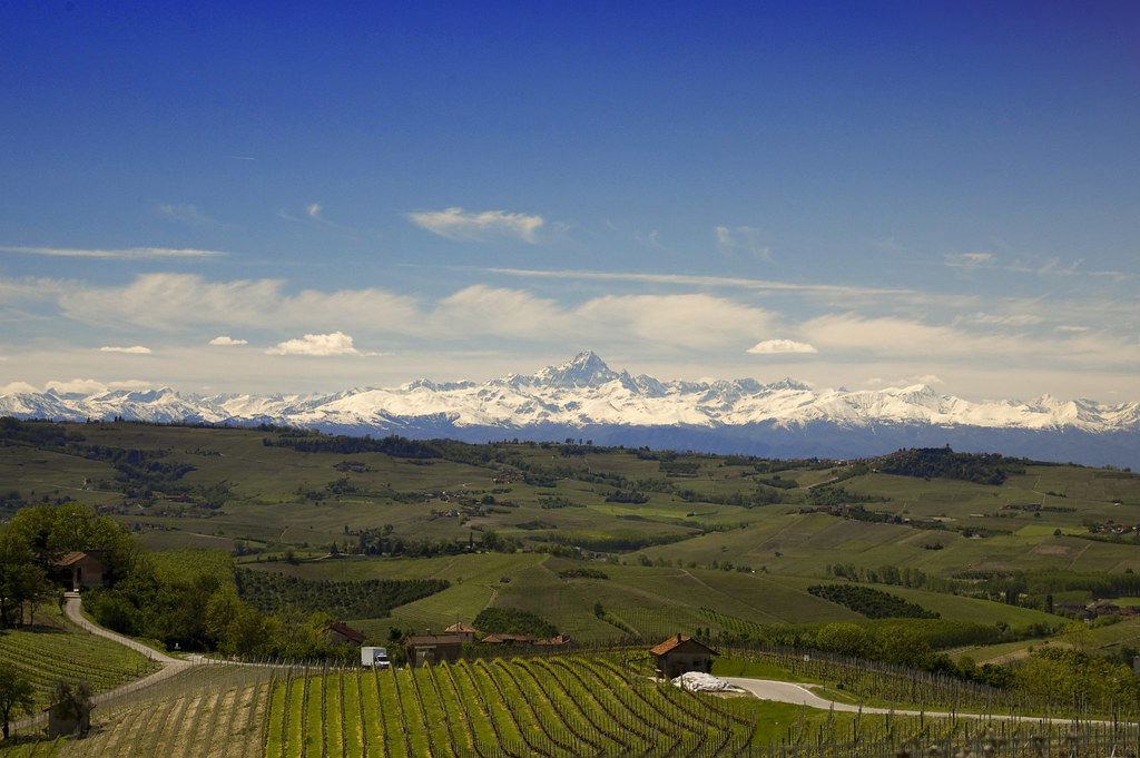 The Langhe, the anniversary of Pavese between moons and bonfires