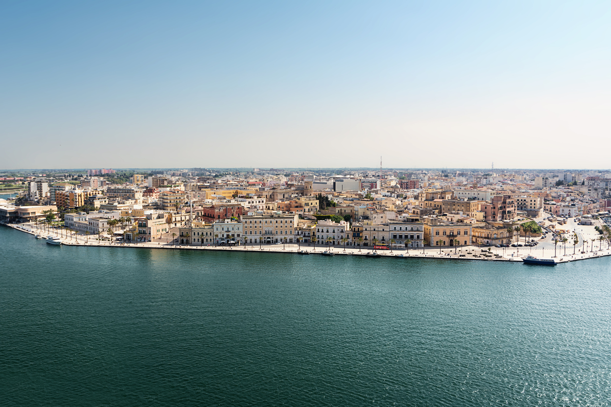 Brindisi che non ti aspetti: tra vino, letteratura e mare