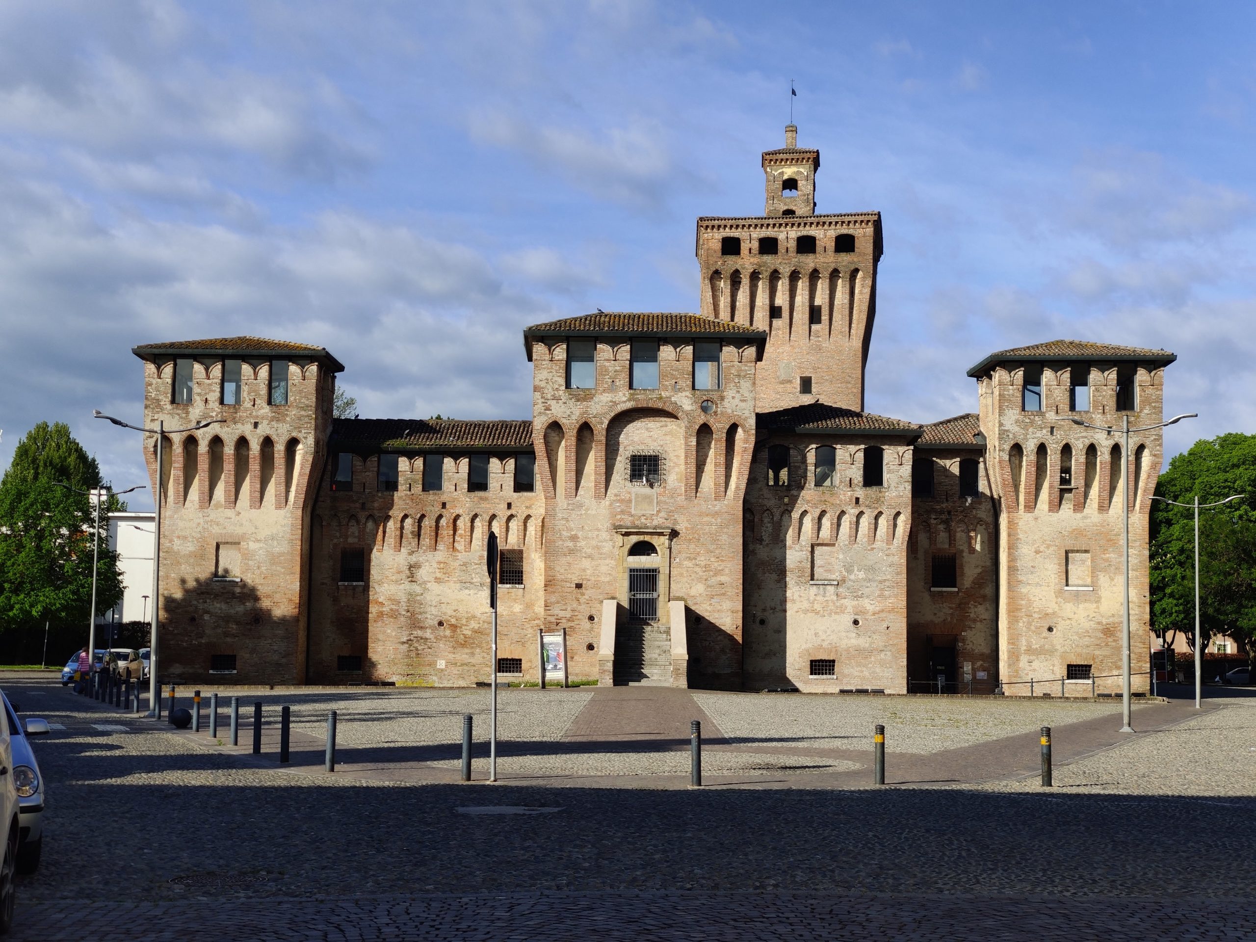 Cento: piccola capitale di confine